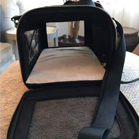 Arlo Skye Dog Carrier - Picture 3 of 4